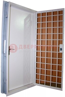 Белая стальная бронированная дверь с нитроэмалью ДБ-7 в Волгограде