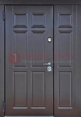 Тёмная двухстворчатая входная дверь для коттеджа с МДФ ДМ-533 в Дмитрове