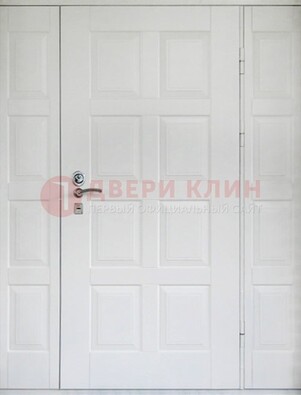 Белая входная дверь для коттеджа с МДФ ДМ-536 в Дмитрове
