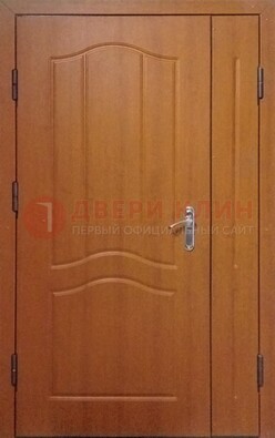 Коричневая двухстворчатая тамбурная дверь с МДФ ДМ-538 в Дмитрове