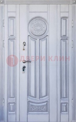 Белая двухстворчатая дверь с массивом дуба ДМД-72 в Дмитрове