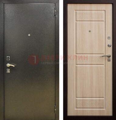 Железная темно-серая дверь с порошковым напылением и МДФ с резьбой ДП-276 в Дмитрове