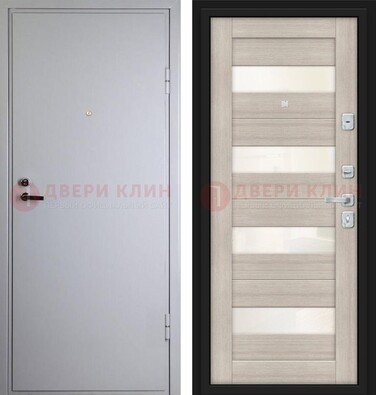 Белая железная дверь с порошковым напылением и стеклом ДП-308 в Дмитрове
