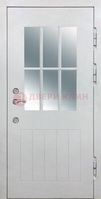 Белая уличная дверь со стеклом ДС-30 в Дмитрове