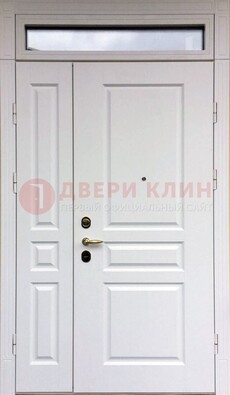 Белая двухстворчатая металлическая дверь со стеклом ДС-63 в Дмитрове