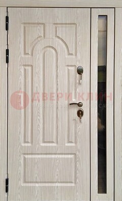 Белая металлическая дверь со стеклом ДС-68 в Дмитрове
