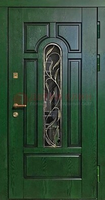 Зеленая железная дверь со стеклом и ковкой ДСК-111 в Дмитрове