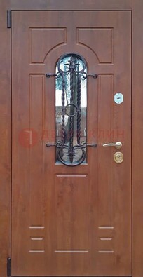 Темная железная дверь со стеклом и ковкой в коричневом цвете ДСК-154 в Дмитрове