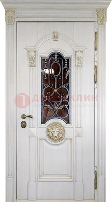 Белая железная дверь со стеклом и ковкой для кирпичного дома ДСК-155 в Дмитрове