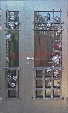 Распашная уличная дверь Порошок со стеклом и ковкой ДСК-221 в Дмитрове