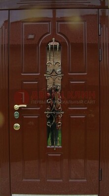 Красивая металлическая дверь со стеклом и ковкой ДСК-33 в Дмитрове