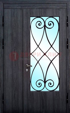 Стальная дверь со стеклом и ковкой ДСК-69 в деревянный дом в Дмитрове