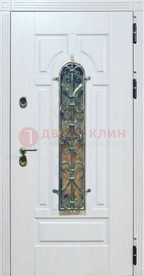 Белая остекленная металлическая дверь с ковкой ДСК-98 в Дмитрове