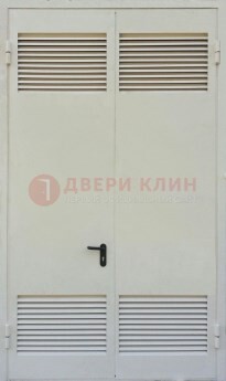 Белая металлическая техническая дверь с вентиляционной решеткой ДТ-6 в Дмитрове