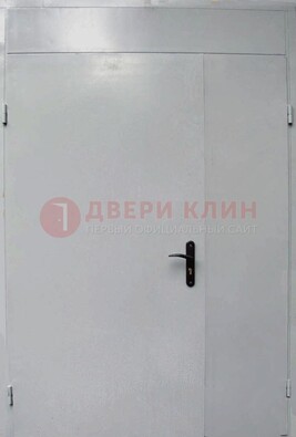 Белая металлическая тамбурная дверь ДТМ-5 в Дмитрове