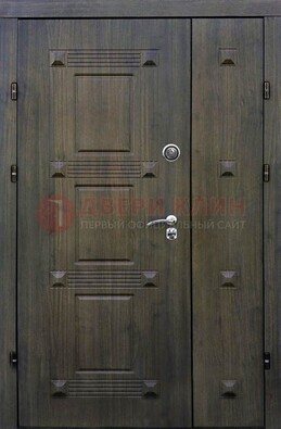 Железная двухстворчатая филенчатая дверь с виноритом ДВТ-143 в Дмитрове