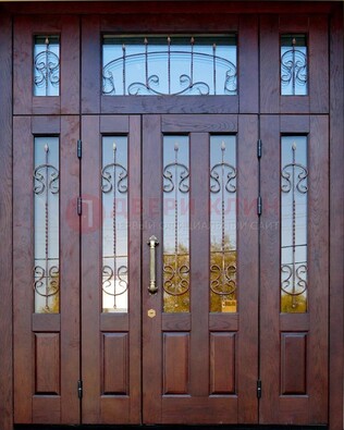 Коричневая парадная дверь с виноритом и ковкой ДВТ-168 в Дмитрове