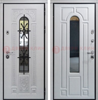 Белая стальная дверь с виноритом и ковкой снаружи ДВТ-197 в Дмитрове