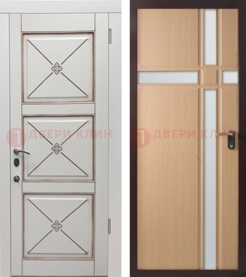 Белая уличная дверь с зеркальными вставками внутри ДЗ-94 в Дмитрове